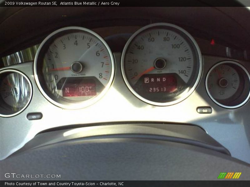 Atlantis Blue Metallic / Aero Grey 2009 Volkswagen Routan SE