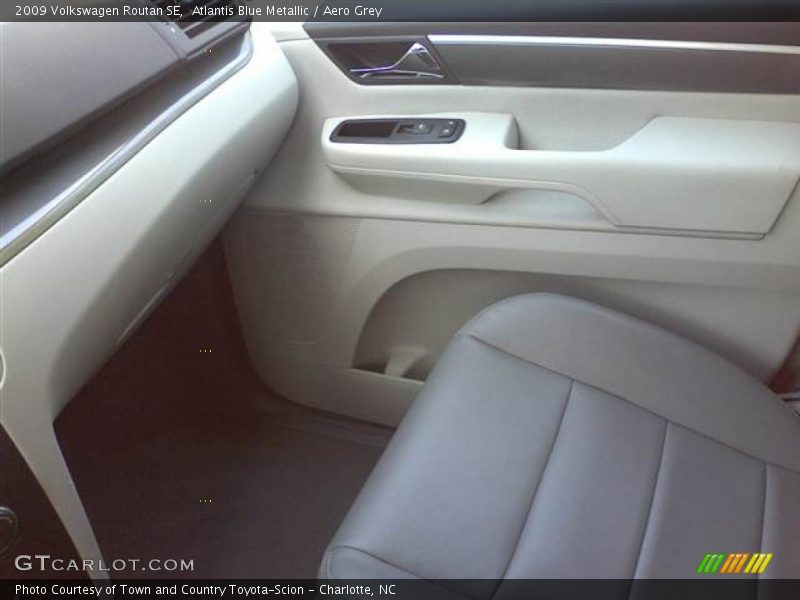 Atlantis Blue Metallic / Aero Grey 2009 Volkswagen Routan SE