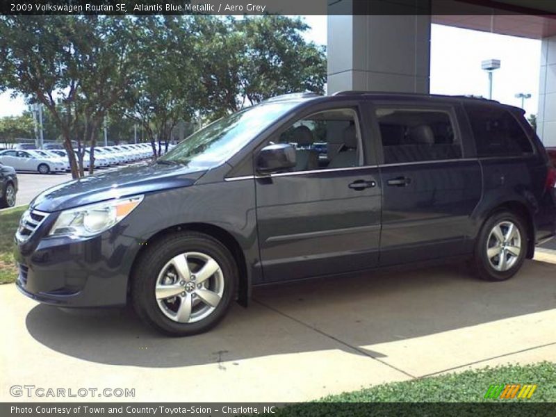 Atlantis Blue Metallic / Aero Grey 2009 Volkswagen Routan SE