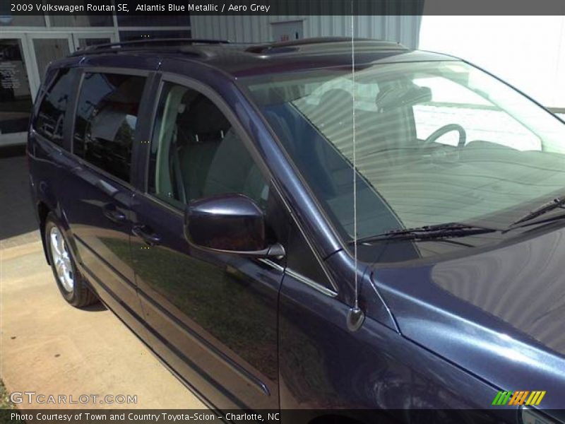 Atlantis Blue Metallic / Aero Grey 2009 Volkswagen Routan SE