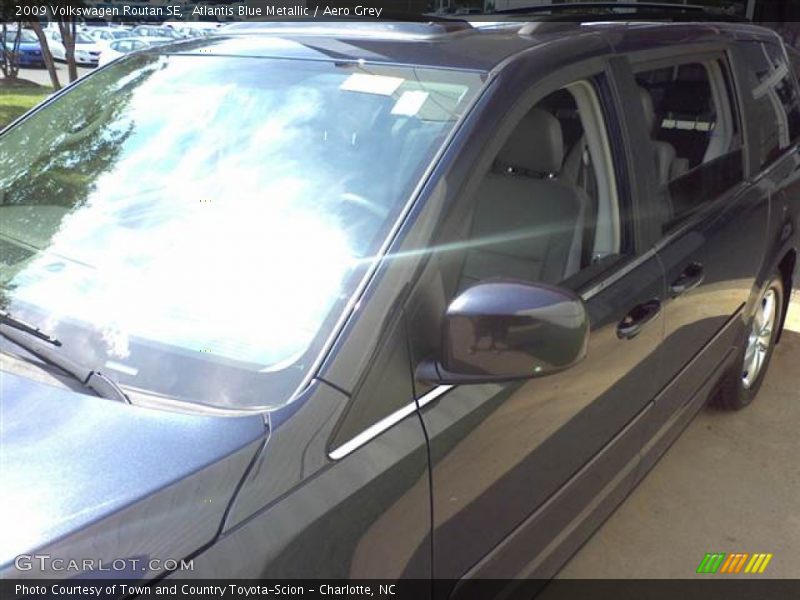 Atlantis Blue Metallic / Aero Grey 2009 Volkswagen Routan SE