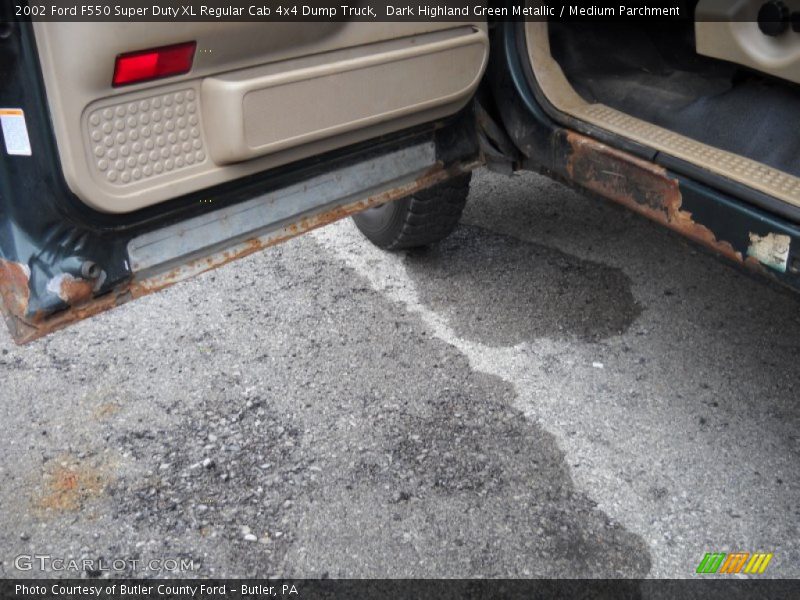 Dark Highland Green Metallic / Medium Parchment 2002 Ford F550 Super Duty XL Regular Cab 4x4 Dump Truck