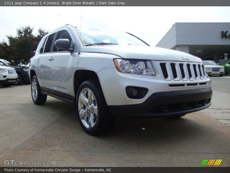 Front 3/4 View of 2011 Compass 2.4 Limited