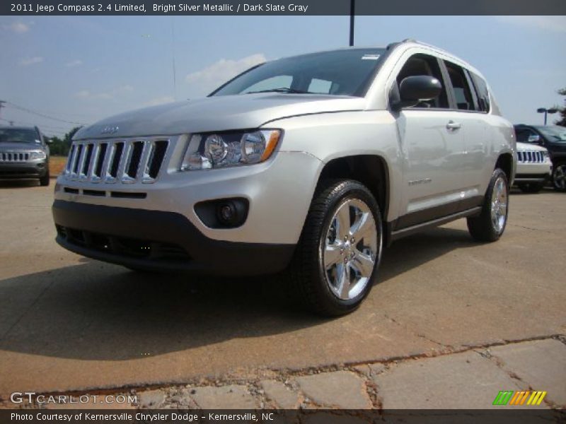 Front 3/4 View of 2011 Compass 2.4 Limited