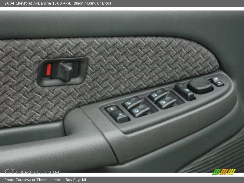 Black / Dark Charcoal 2004 Chevrolet Avalanche 1500 4x4