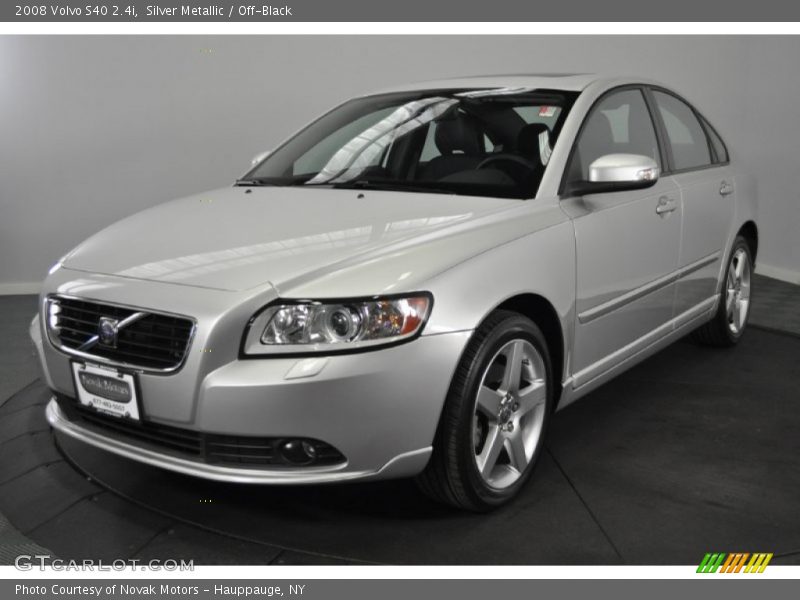 Silver Metallic / Off-Black 2008 Volvo S40 2.4i