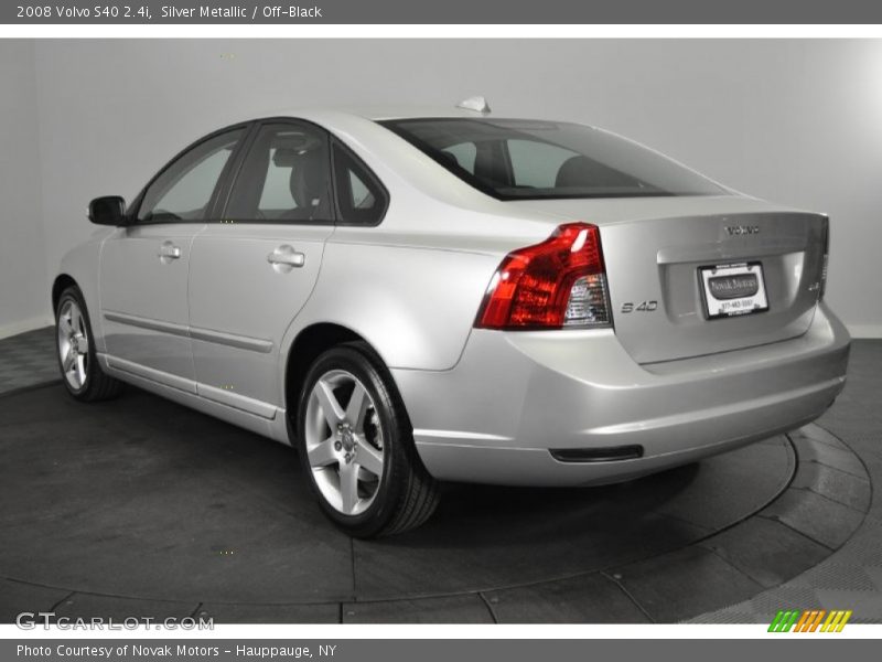 Silver Metallic / Off-Black 2008 Volvo S40 2.4i
