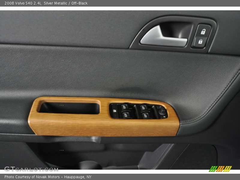 Silver Metallic / Off-Black 2008 Volvo S40 2.4i