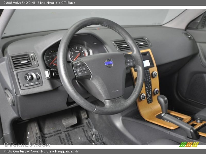 Dashboard of 2008 S40 2.4i