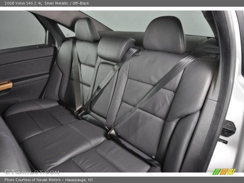  2008 S40 2.4i Off-Black Interior