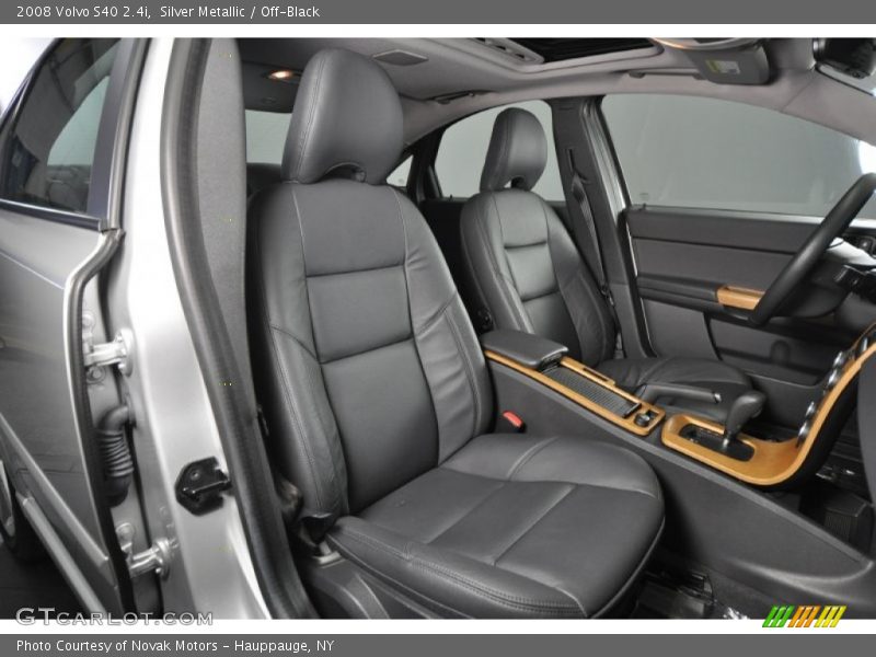  2008 S40 2.4i Off-Black Interior