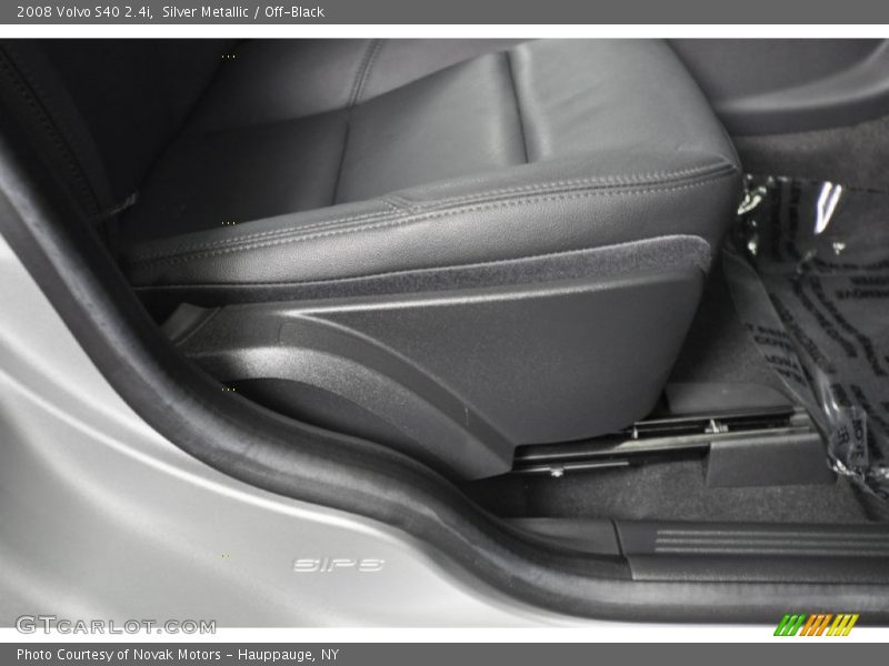 Silver Metallic / Off-Black 2008 Volvo S40 2.4i