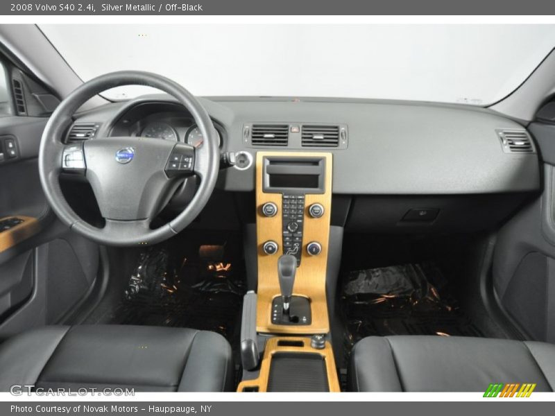 Dashboard of 2008 S40 2.4i