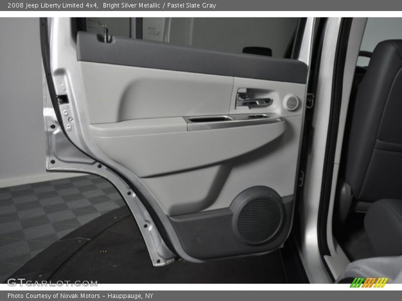 Bright Silver Metallic / Pastel Slate Gray 2008 Jeep Liberty Limited 4x4