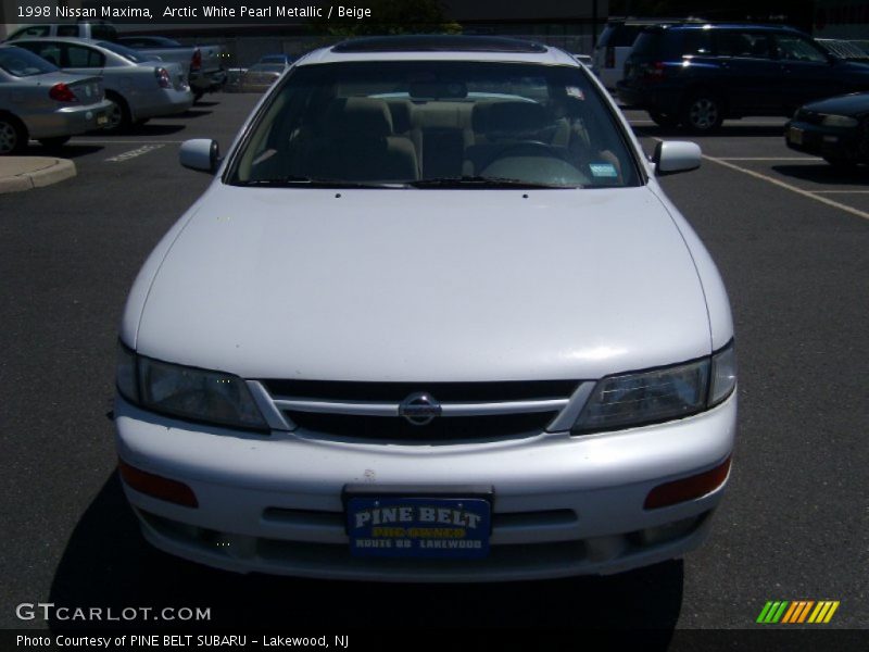 Arctic White Pearl Metallic / Beige 1998 Nissan Maxima