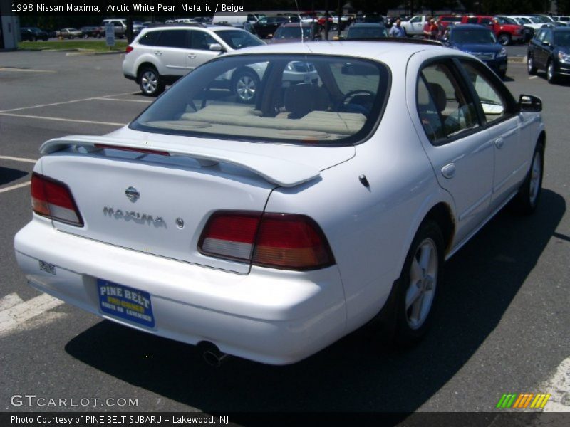Arctic White Pearl Metallic / Beige 1998 Nissan Maxima