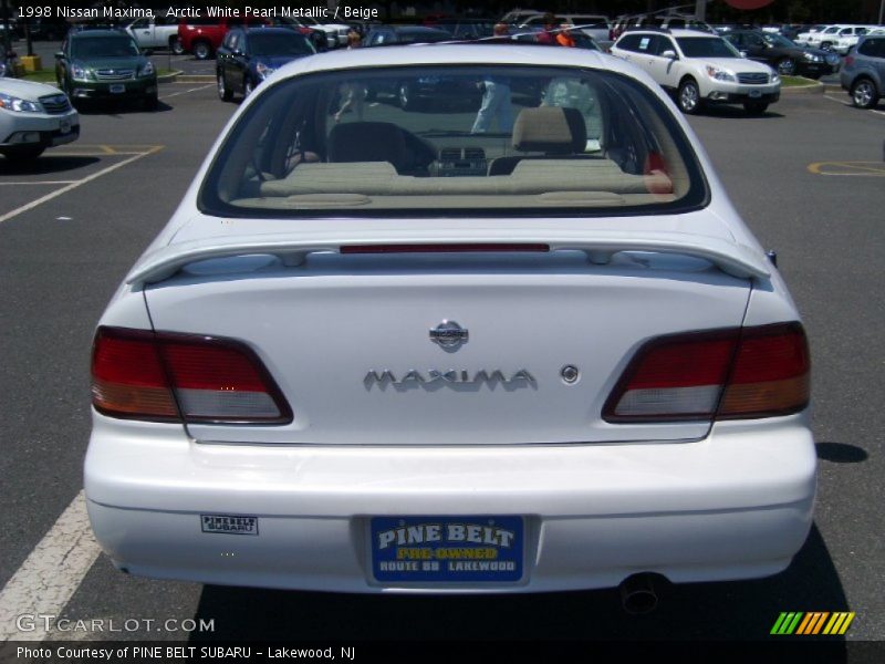 Arctic White Pearl Metallic / Beige 1998 Nissan Maxima