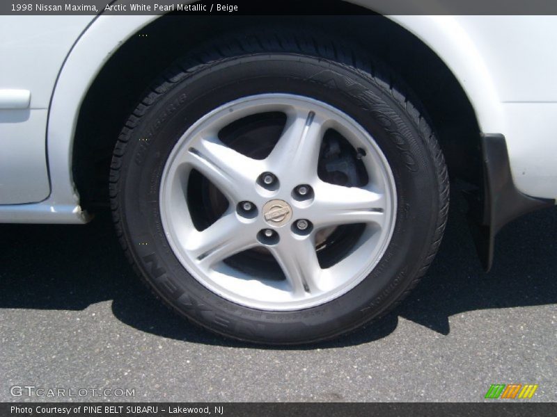 Arctic White Pearl Metallic / Beige 1998 Nissan Maxima