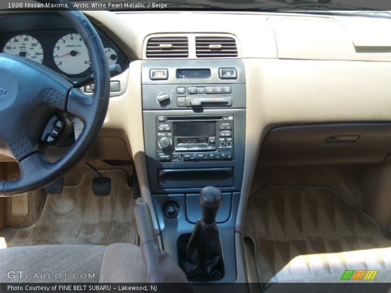 Arctic White Pearl Metallic / Beige 1998 Nissan Maxima