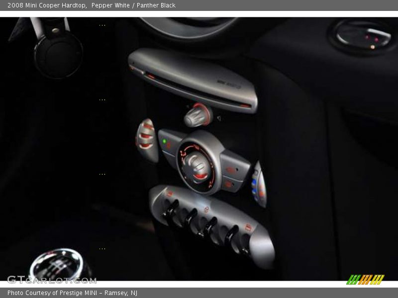 Pepper White / Panther Black 2008 Mini Cooper Hardtop