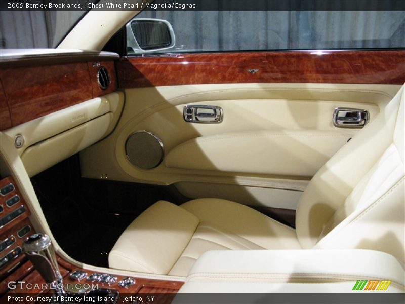 Ghost White Pearl / Magnolia/Cognac 2009 Bentley Brooklands