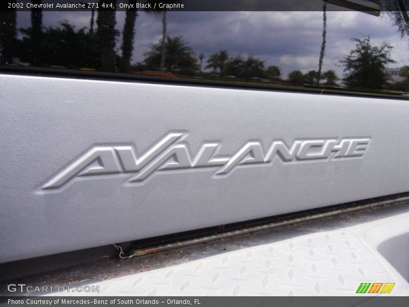 Onyx Black / Graphite 2002 Chevrolet Avalanche Z71 4x4
