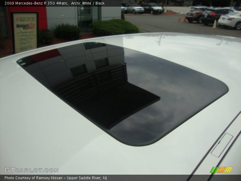 Arctic White / Black 2009 Mercedes-Benz R 350 4Matic