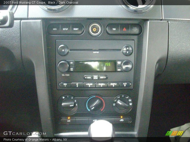 Controls of 2007 Mustang GT Coupe