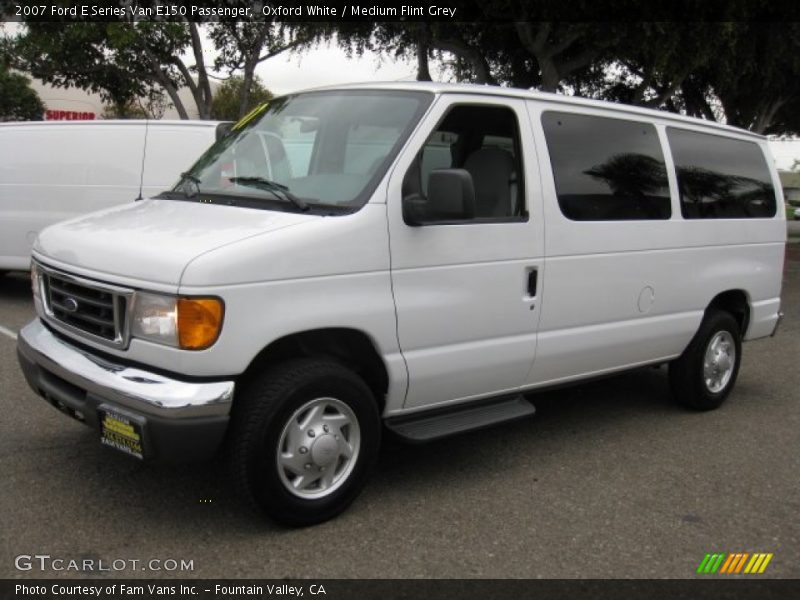 Front 3/4 View of 2007 E Series Van E150 Passenger