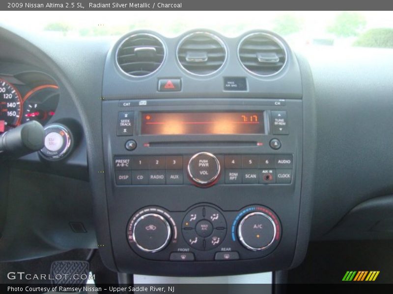 Radiant Silver Metallic / Charcoal 2009 Nissan Altima 2.5 SL