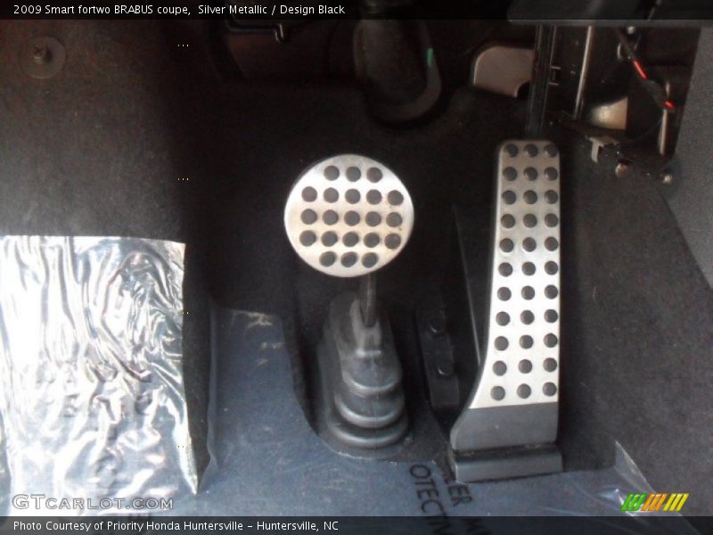 Controls of 2009 fortwo BRABUS coupe