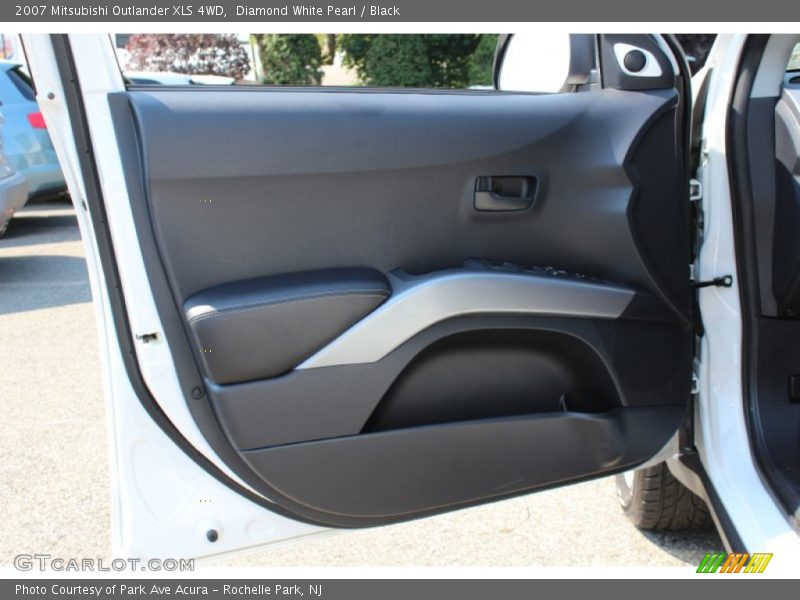 Diamond White Pearl / Black 2007 Mitsubishi Outlander XLS 4WD