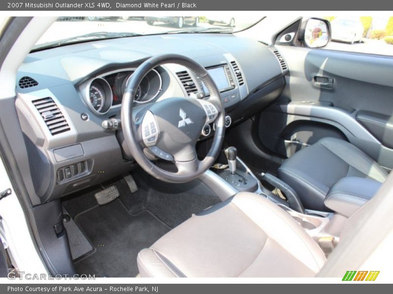 Diamond White Pearl / Black 2007 Mitsubishi Outlander XLS 4WD