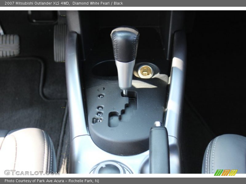 Diamond White Pearl / Black 2007 Mitsubishi Outlander XLS 4WD
