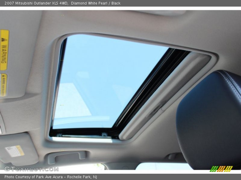 Diamond White Pearl / Black 2007 Mitsubishi Outlander XLS 4WD