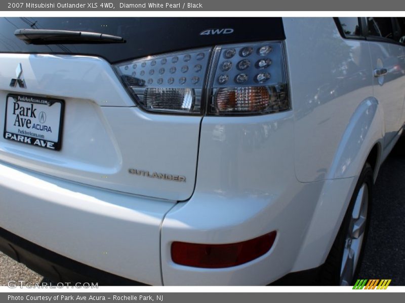 Diamond White Pearl / Black 2007 Mitsubishi Outlander XLS 4WD