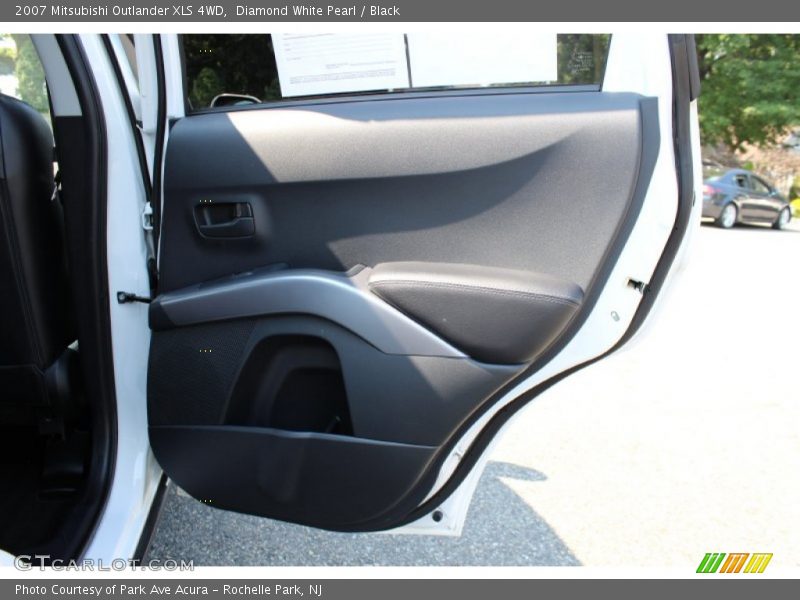 Diamond White Pearl / Black 2007 Mitsubishi Outlander XLS 4WD