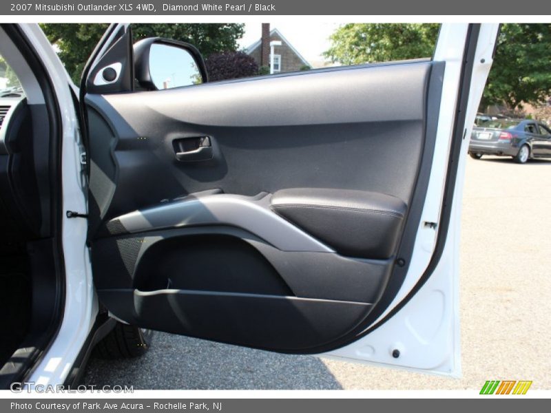Diamond White Pearl / Black 2007 Mitsubishi Outlander XLS 4WD