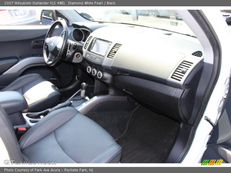 Diamond White Pearl / Black 2007 Mitsubishi Outlander XLS 4WD