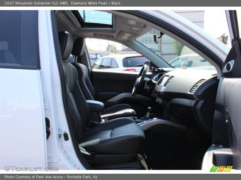 Diamond White Pearl / Black 2007 Mitsubishi Outlander XLS 4WD