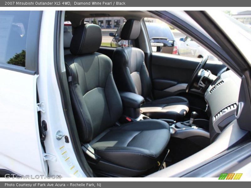 Diamond White Pearl / Black 2007 Mitsubishi Outlander XLS 4WD