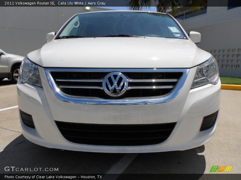 Calla Lily White / Aero Gray 2011 Volkswagen Routan SE