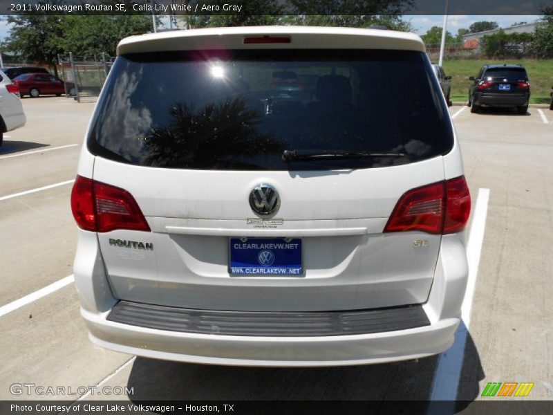 Calla Lily White / Aero Gray 2011 Volkswagen Routan SE