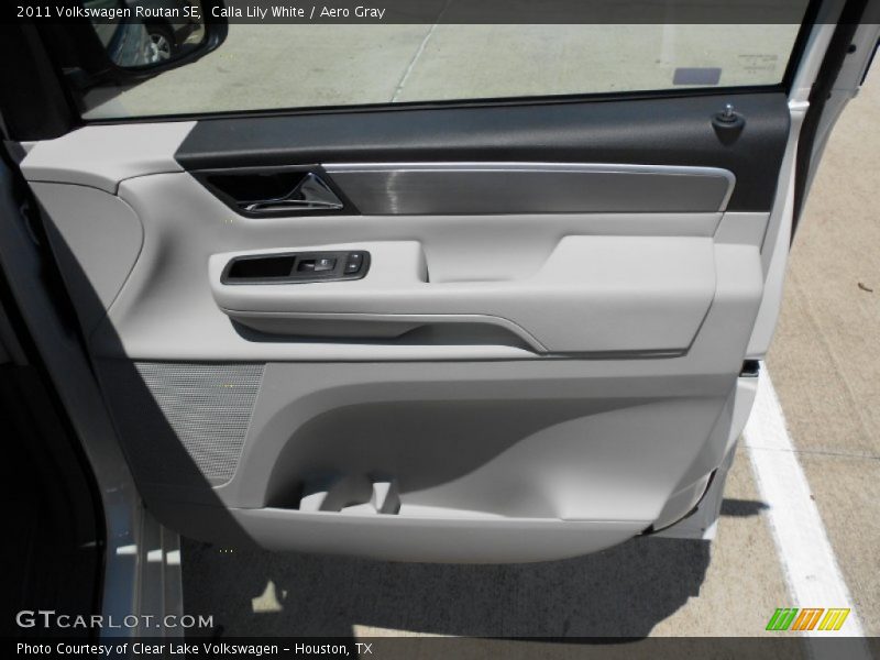 Calla Lily White / Aero Gray 2011 Volkswagen Routan SE