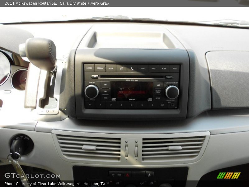 Calla Lily White / Aero Gray 2011 Volkswagen Routan SE