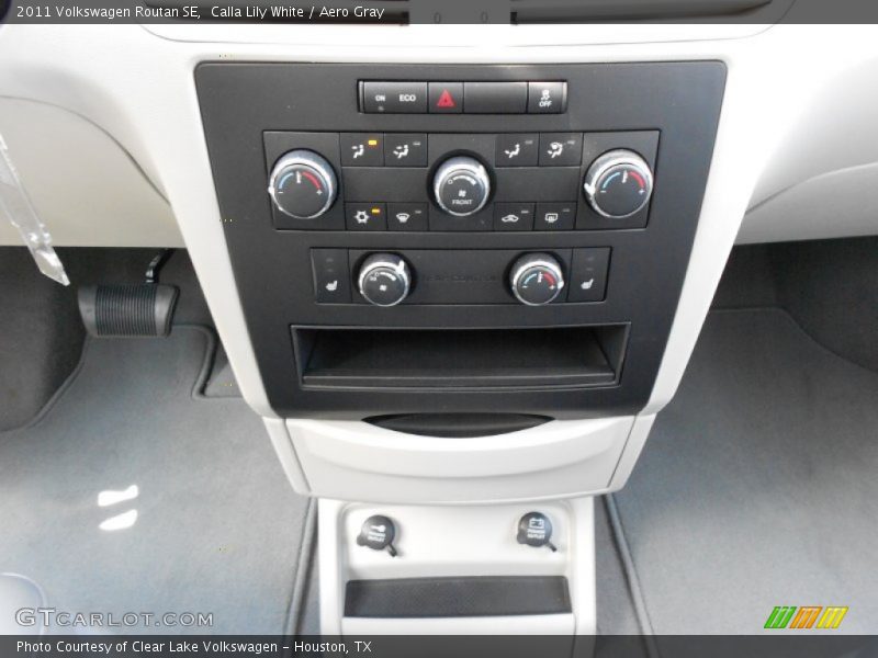 Calla Lily White / Aero Gray 2011 Volkswagen Routan SE