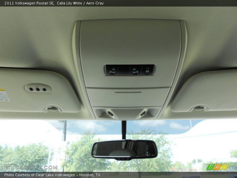 Calla Lily White / Aero Gray 2011 Volkswagen Routan SE
