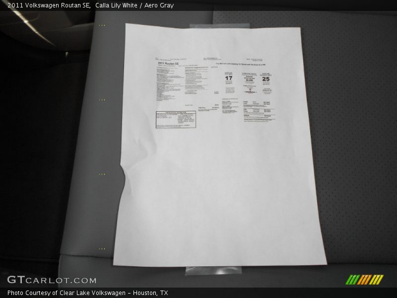 Calla Lily White / Aero Gray 2011 Volkswagen Routan SE