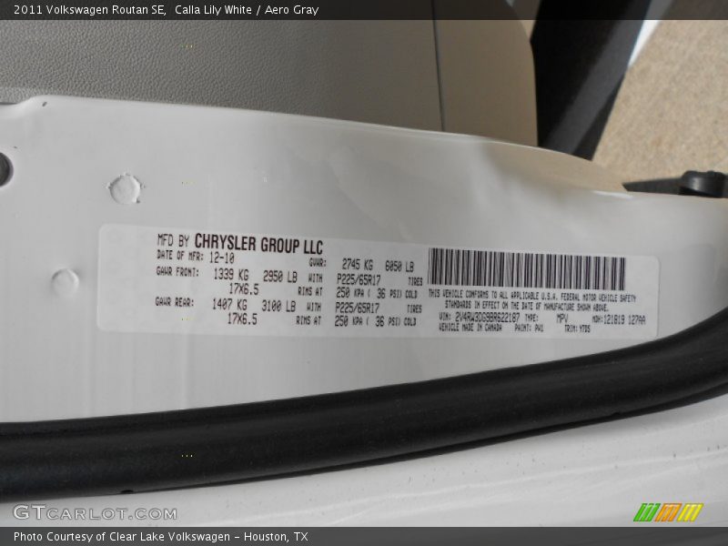 Calla Lily White / Aero Gray 2011 Volkswagen Routan SE
