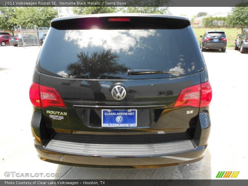 Nocturne Black Metallic / Sierra Stone 2011 Volkswagen Routan SE